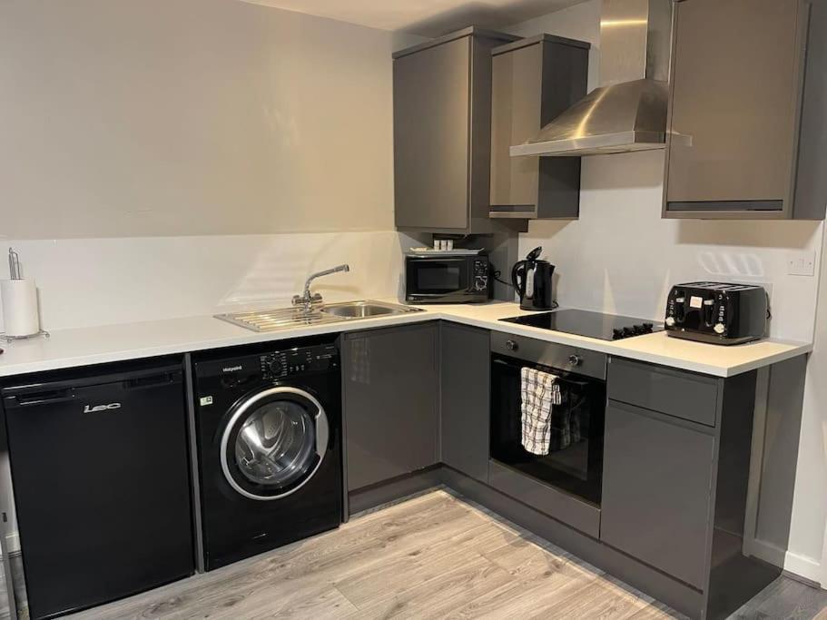 Hosted By Ryan - 2 Bedroom Apartment Liverpool Luaran gambar