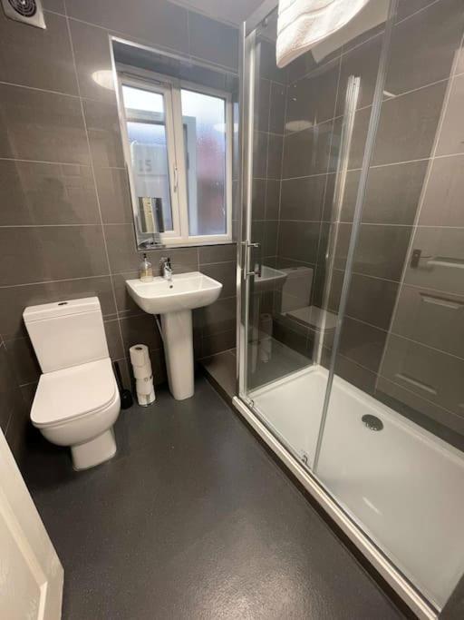 Hosted By Ryan - 2 Bedroom Apartment Liverpool Luaran gambar